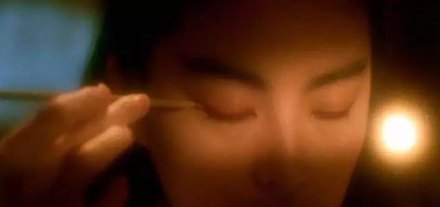 25年前，林青霞弹唱的这首《笑红尘》，至今无法超越！