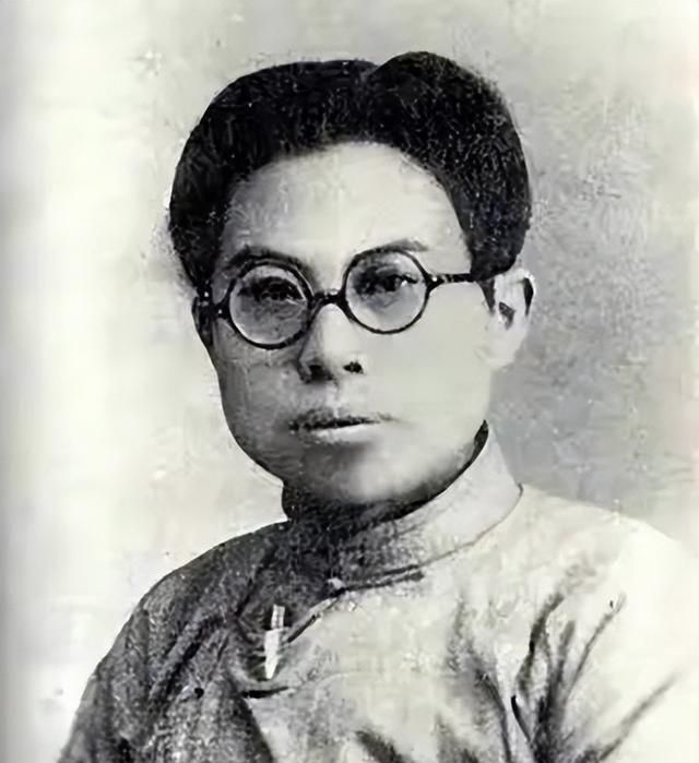 89年，江泽民在人民大会堂向邓小平承诺：一定鞠躬尽瘁，死而后已