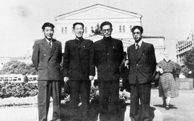 89年，江泽民在人民大会堂向邓小平承诺：一定鞠躬尽瘁，死而后已