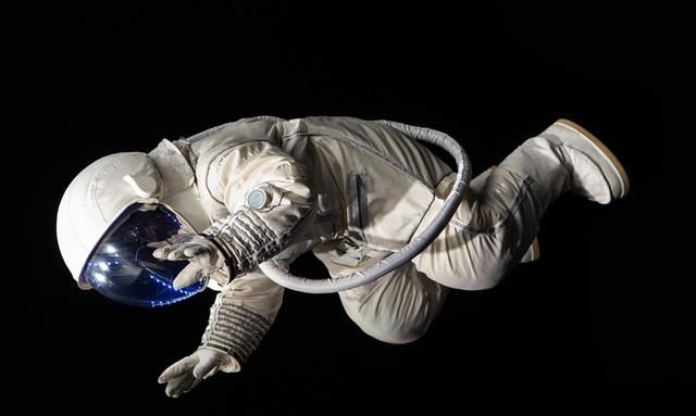 听说宇航员遨游太空能使身体增高,是真的吗图4