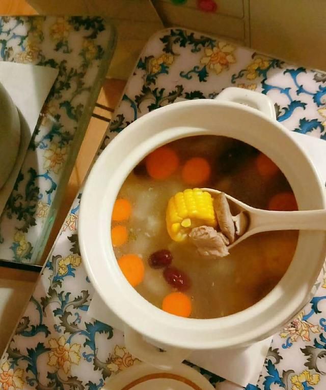 红萝卜和玉米一起煲汤可以吗(灵芝可以和玉米红萝卜一起煲汤吗)图6