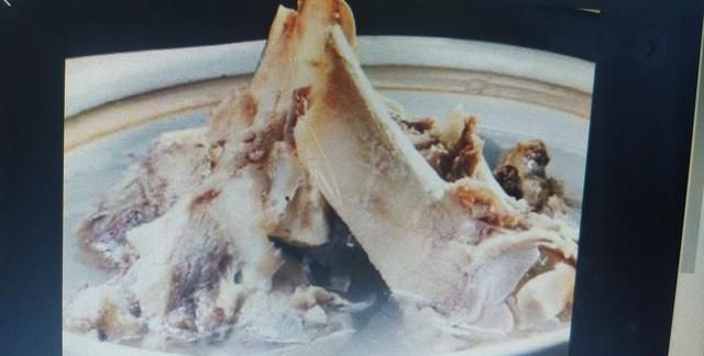猪筒骨煲汤的做法大全,猪头骨和猪筒骨煲汤区别图6