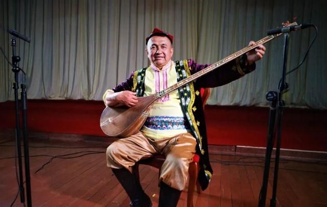 新疆维吾尔民歌《​好朋友》丨有困难我们会一起面对