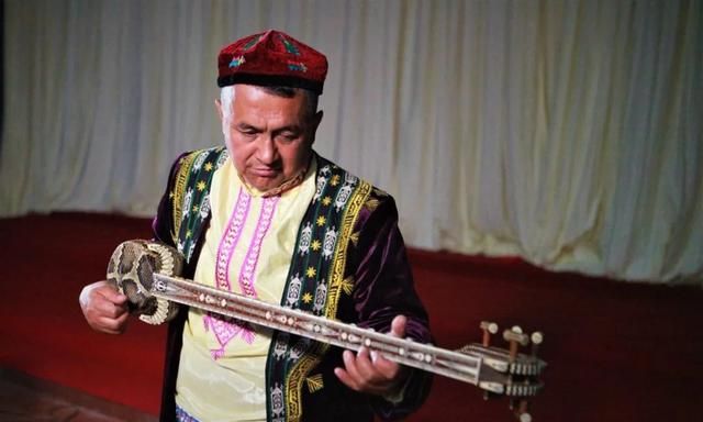 新疆维吾尔民歌《​好朋友》丨有困难我们会一起面对