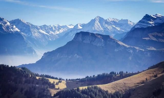 这里是欧洲最高的山脉，这里有“欧洲屋脊”勃朗峰——阿尔卑斯山