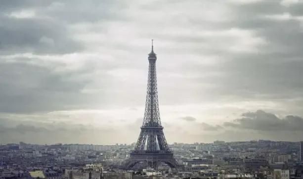 听完曾轶可的《私奔》，你也想去看巴黎铁塔，去布拉格桥下吗