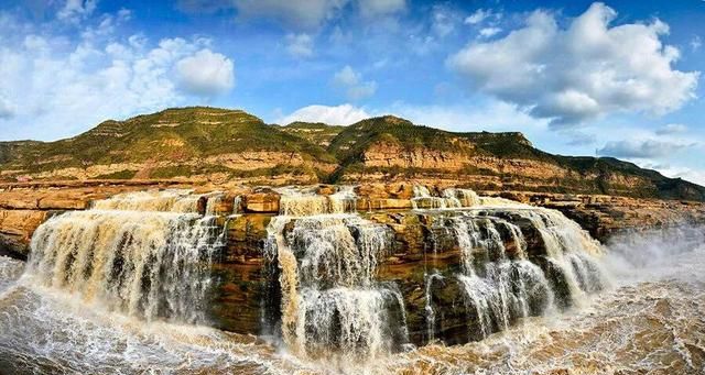一生必去中国6大瀑布，重庆万州大瀑布比黄果树宽19米：排名第一