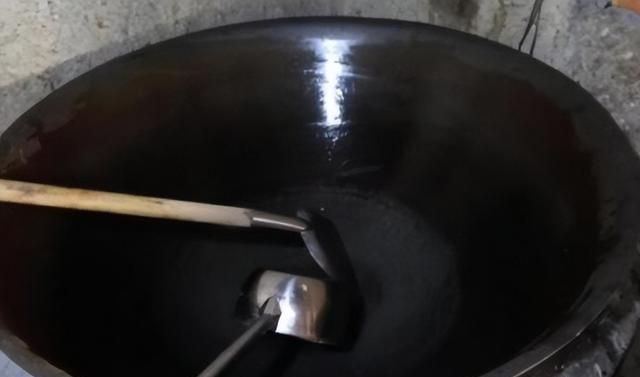买铁锅，分清“生铁”和“熟铁”，区别真大，教你开锅，越用越光