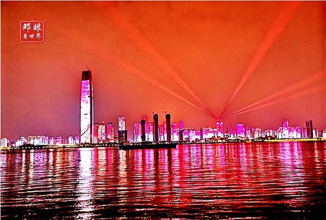 重庆夜景比武汉漂亮？这其实是重庆长江太窄形成的视角差
