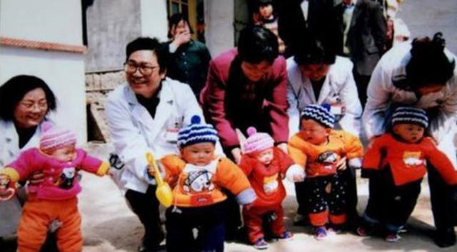 02年，中国首例五胞胎诞生，20年后母亲直言：重来一次一个也不要