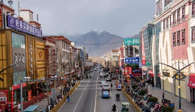 拉萨，中国唯一一座海拔超过3000米的首府城市，感觉越来越发达