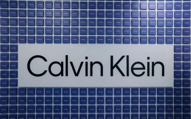 一条丹宁线，缘何成为Calvin Klein美学世界的载体？