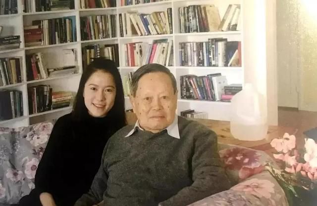 突发！曝101岁杨振宁病危，18亿遗产没有翁帆的名，允许她改嫁