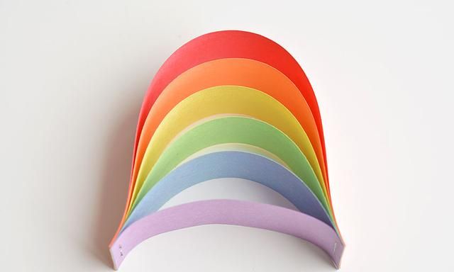 幼儿园手工教程：用彩纸和棉花制作美丽的彩虹，简单又好看