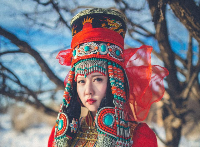 和内蒙古差距巨大，建国百年的蒙古，为何最终沦为了风俗业大国？