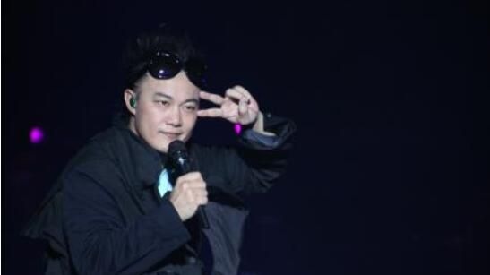 在鸟巢开演唱会的6位歌手，张杰第5, 陈奕迅第3, 第1名竟是他！