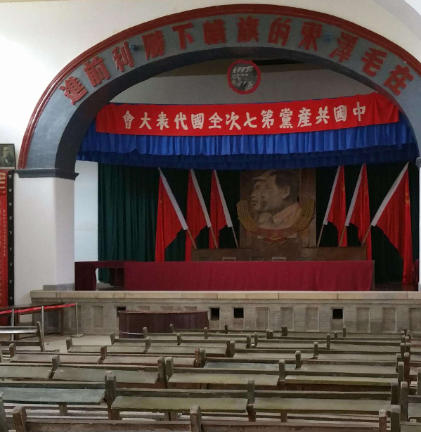 59年人民大会堂建成，毛泽东对着天花板猜测：一看就像总理的意思