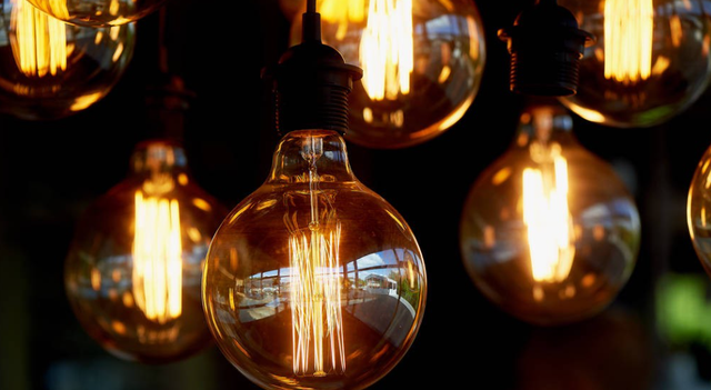 你被骗了多久？灯泡不是爱迪生发明的，灯泡到底因何而来？