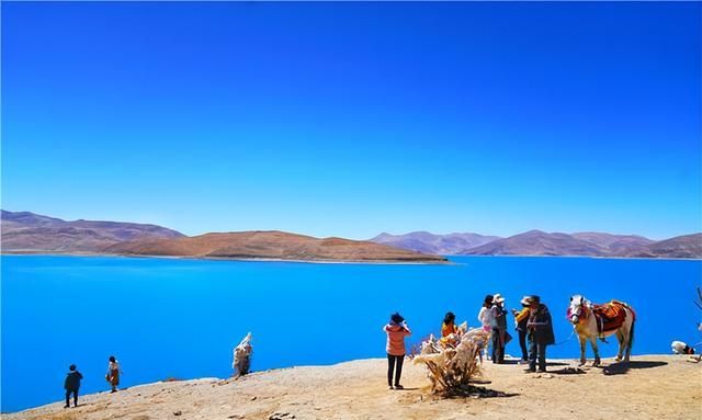 自驾西藏山南，不走寻常旅游路线，遇见人间仙境羊湖最真实的模样
