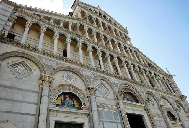 意大利的世界文化遗产 -比萨斜塔，倾斜八百多年而不倒