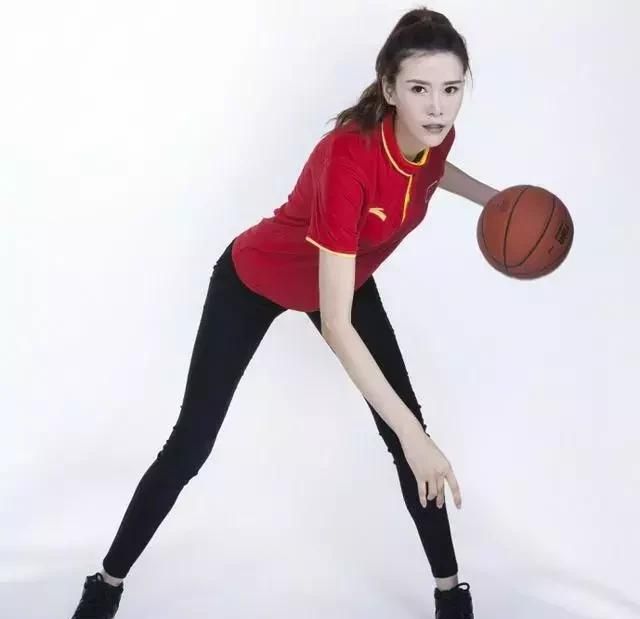 1米96篮球女神，上相亲节目，身高太高遭孟非调侃，今32岁仍单身