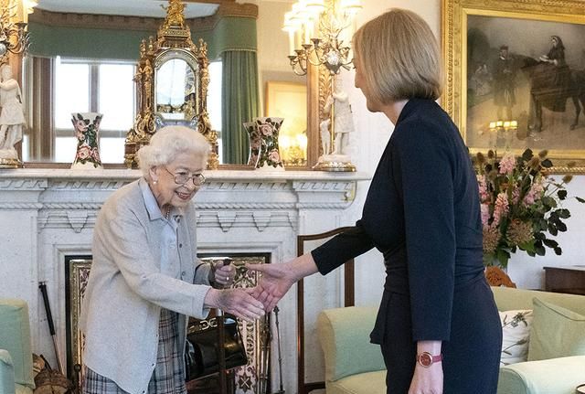 早安·世界｜96岁英国女王，在位70年已历经15位首相
