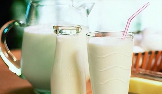 羊奶被称为“奶中之王”，羊奶、牛奶，到底喝哪种奶最好？告诉你
