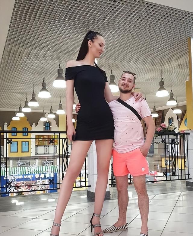 世界上腿最长的女人——叶卡捷琳娜·利西娜（Ekaterina Lisina）