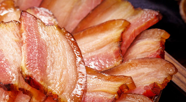 过年腌腊肉，1斤猪肉放多少盐？记住“6大技巧”，香味浓郁不变质