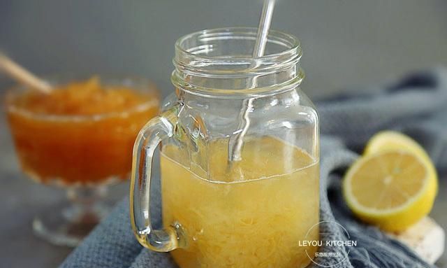 清香滋润的蜂蜜柚子茶，买一个柚子做一瓶，可以喝很久