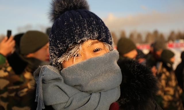 零下35度滴水成冰，北疆小城居民秒变“白眉大侠”和“白毛女”