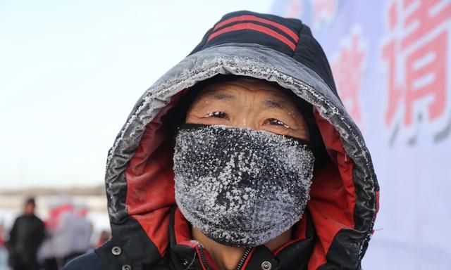 零下35度滴水成冰，北疆小城居民秒变“白眉大侠”和“白毛女”