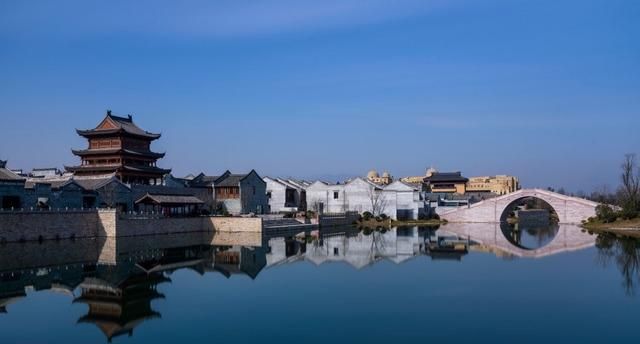 陕西的“天府之国”，人口321 万，位于中国中心，环境好，气候好