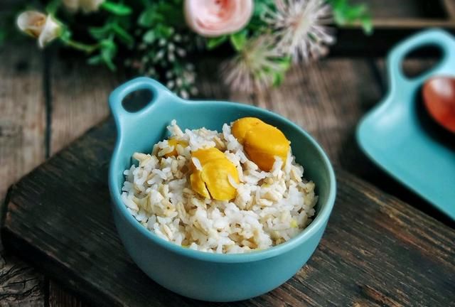 当板栗遇上米饭，这种做法就是绝配！不仅香还有淡淡的清甜味