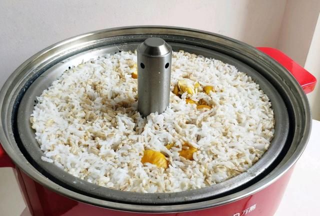 当板栗遇上米饭，这种做法就是绝配！不仅香还有淡淡的清甜味