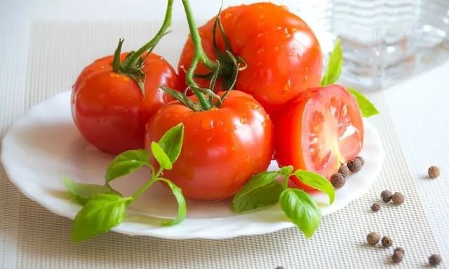 为何现在的西红柿都硬邦邦的，放几个星期都不坏？口感不沙也不甜？
