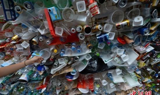 垃圾的真相：塑料瓶降解要450年 人均垃圾产量该国居首