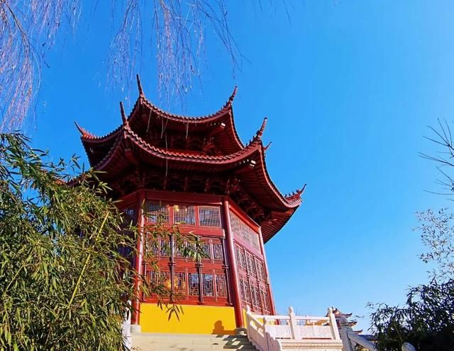 济南有座定慧寺，被称“黄河以北第一名刹”，距市中心仅20公里