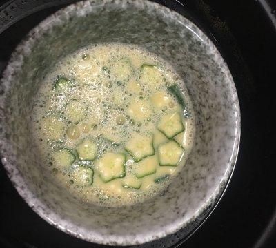秋葵蒸鸡蛋这样做实在太美味，碗盘都要舔干净