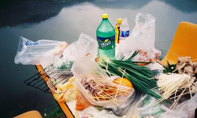 用塑料袋装热食物，有毒有害物到底会不会析出？来看真相如何！