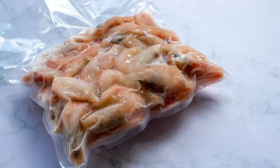 保存大虾，别直接放冰箱，教你2招，放到冬天吃都和新鲜的一样