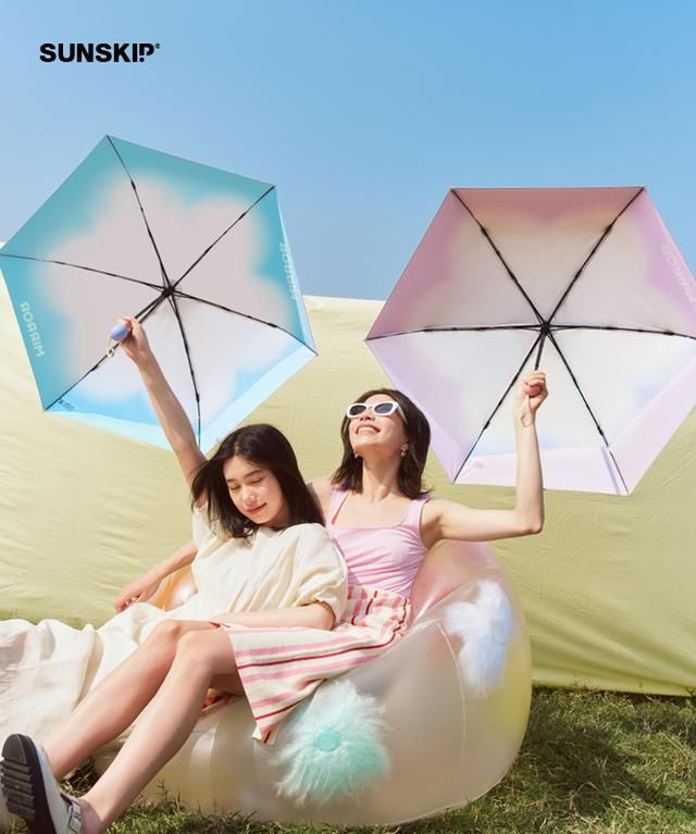 “防晒伞”是防晒神器，你选对了吗？钛银伞vs黑胶伞，谁更防晒？