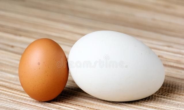 鸡蛋、鸭蛋、鹅蛋和鹌鹑蛋，谁的营养价值高？提醒：少吃这2种蛋