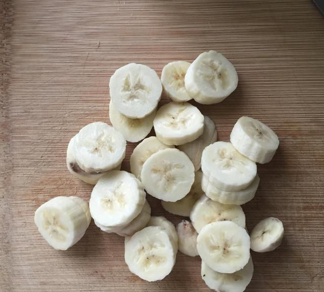 香蕉营养丰富补钾效果好，但香蕉变黑后还能吃吗？教你如何解决