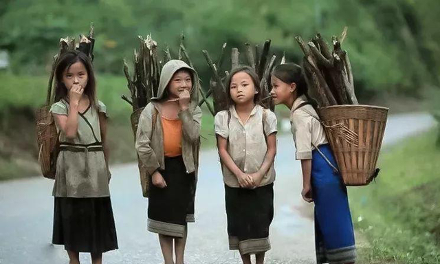 老挝有这样的民族，男性好吃懒做，话语权还大，养家糊口全靠女性