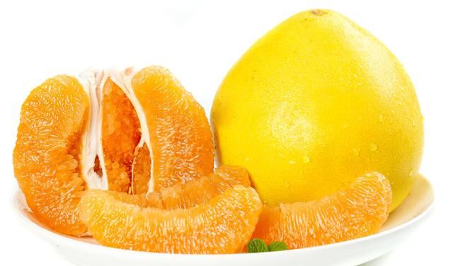 爱吃柚子的朋友注意：秋冬柚子营养美味，但两类人要少吃或不吃
