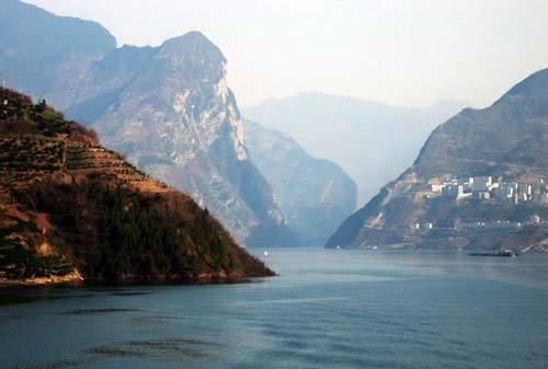 地理答啦：著名风景区长江三峡有哪些显著的地里特征？