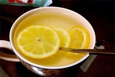 泡柠檬和百香果，用凉水还是热水？夏季在家做果汁，别再犯错误