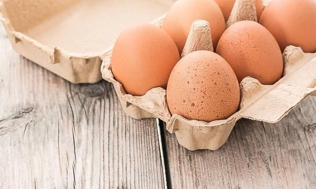 每天用开水冲鸡蛋拌白糖做早餐，一个月有啥变化？