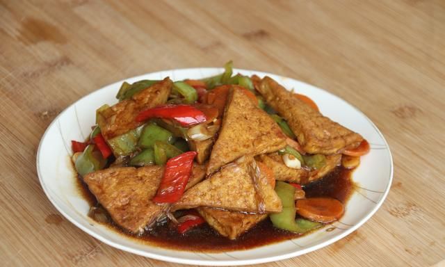 炒豆腐怎么让豆腐入味？掌握这2个技巧，保证豆腐香嫩入味不会碎